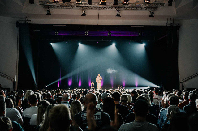 Tutty Tran bei ,,Die besten Comedians Deutschlands