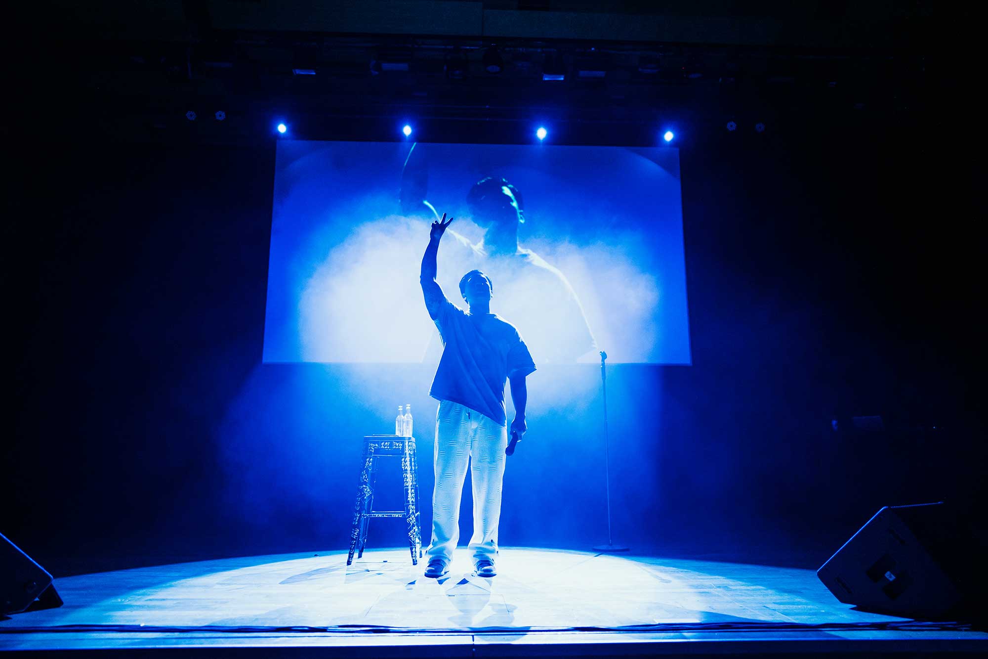 Kontakt - Tutty Tran live auf der Bühne